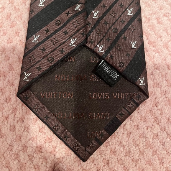 Louis Vuitton monogram tie - Picture 3 of 4